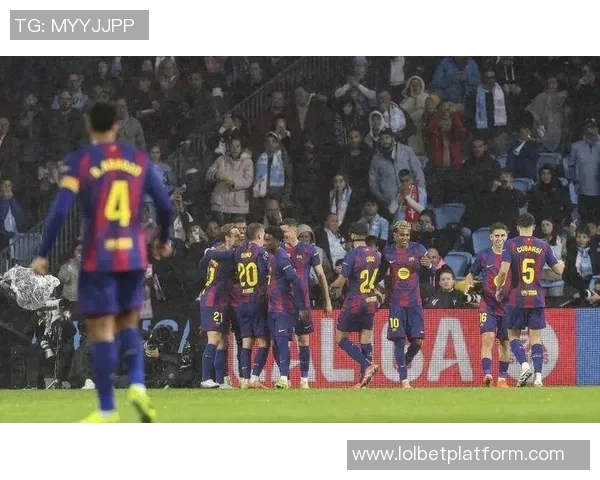 英超经典对决巴萨与皇马激战成平点球大战引发全场狂欢